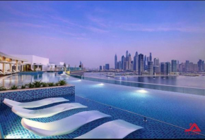 Cozy Sea & Marina View Apt with Rooftop Pool & Private Beach in Palm Jumeirah, steps to Nakheel Mall